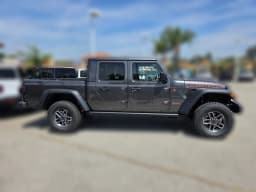 Jeep Gladiator Mojave X 4x4 2026 — side view
