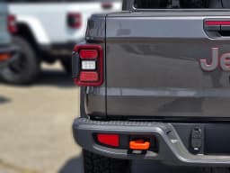 Jeep Gladiator Mojave X 4x4 2026 — side view