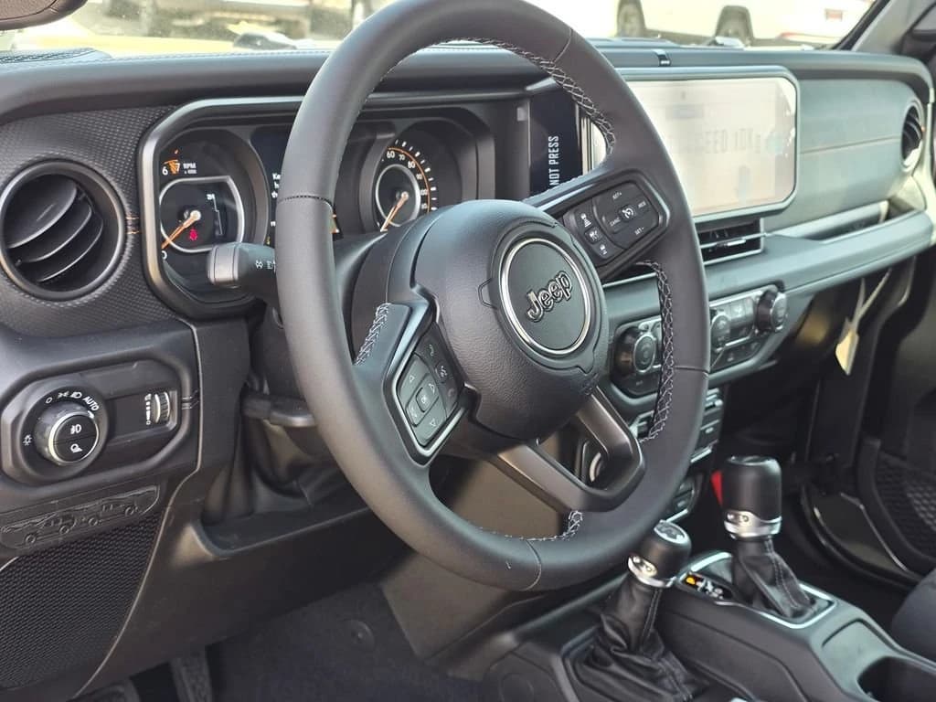 Jeep Gladiator Mojave X 4x4 2026 — side view