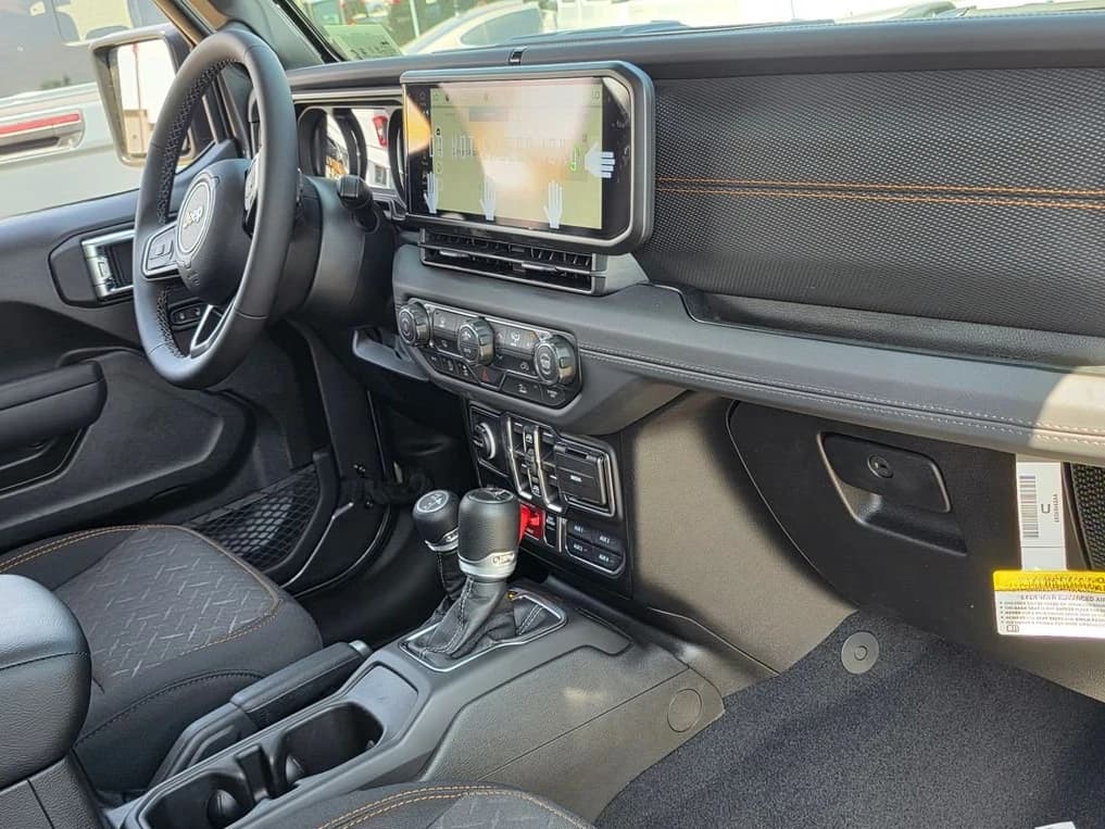 Jeep Gladiator Mojave X 4x4 2026 — side view