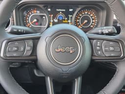 Jeep Gladiator Mojave X 4x4 2026 — side view