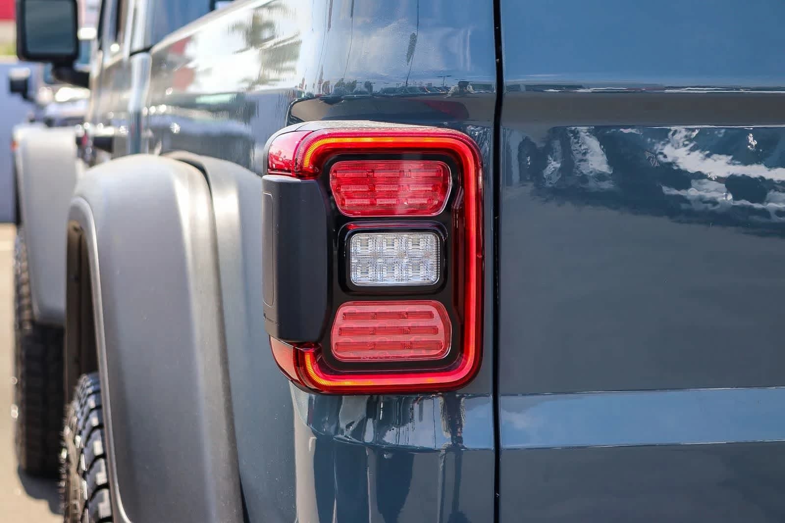 Jeep Gladiator Mojave X 4x4 2026 — side view