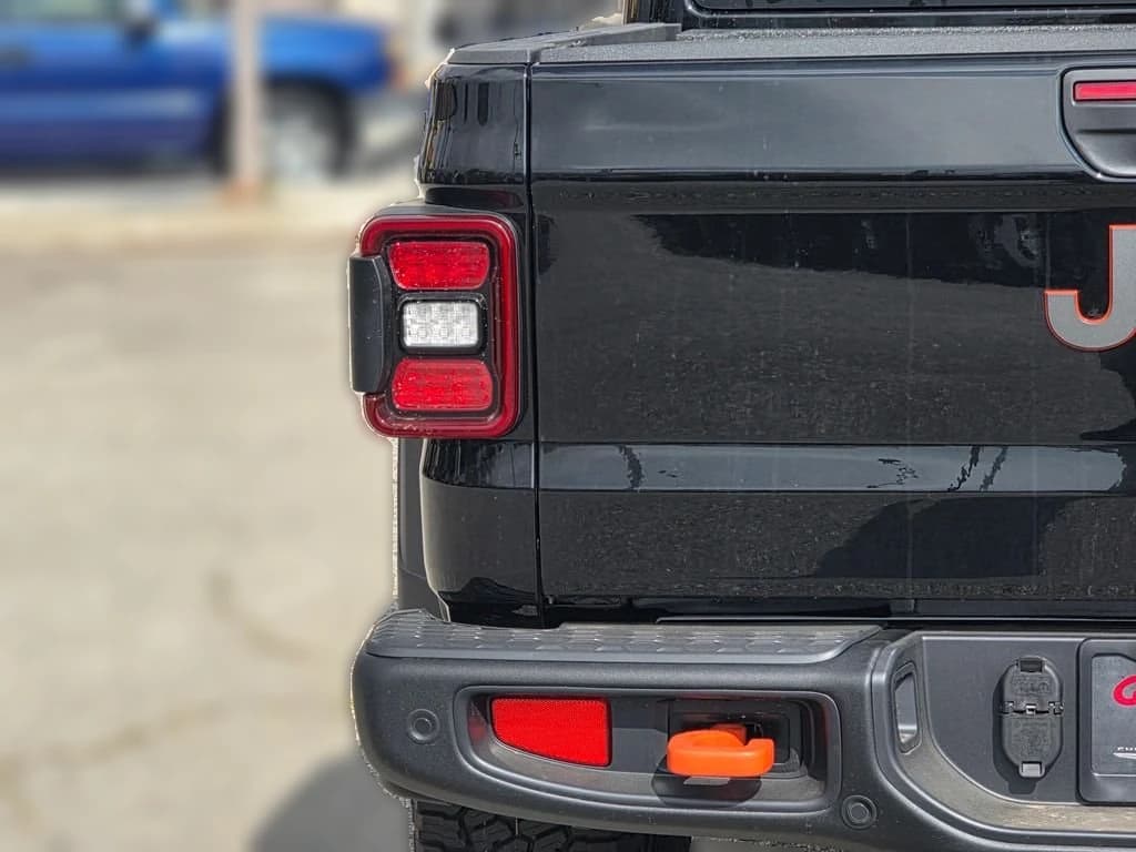 Jeep Gladiator Mojave 4x4 2026 — side view