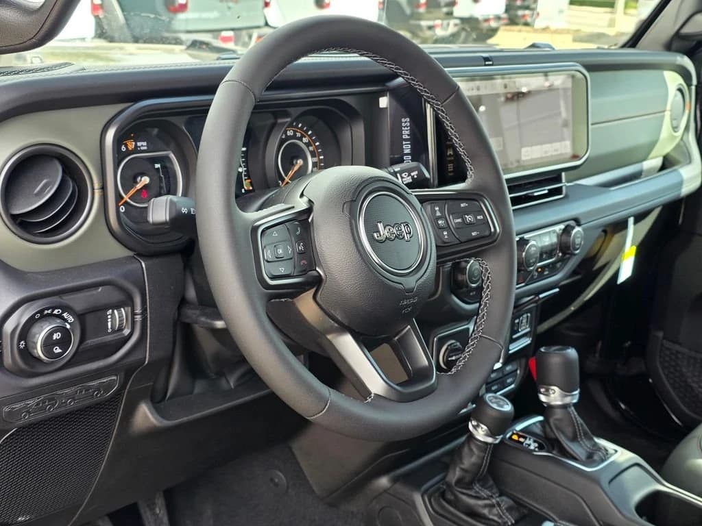 Jeep Gladiator Mojave 4x4 2026 — side view