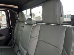 Jeep Gladiator Mojave 4x4 2026 — side view