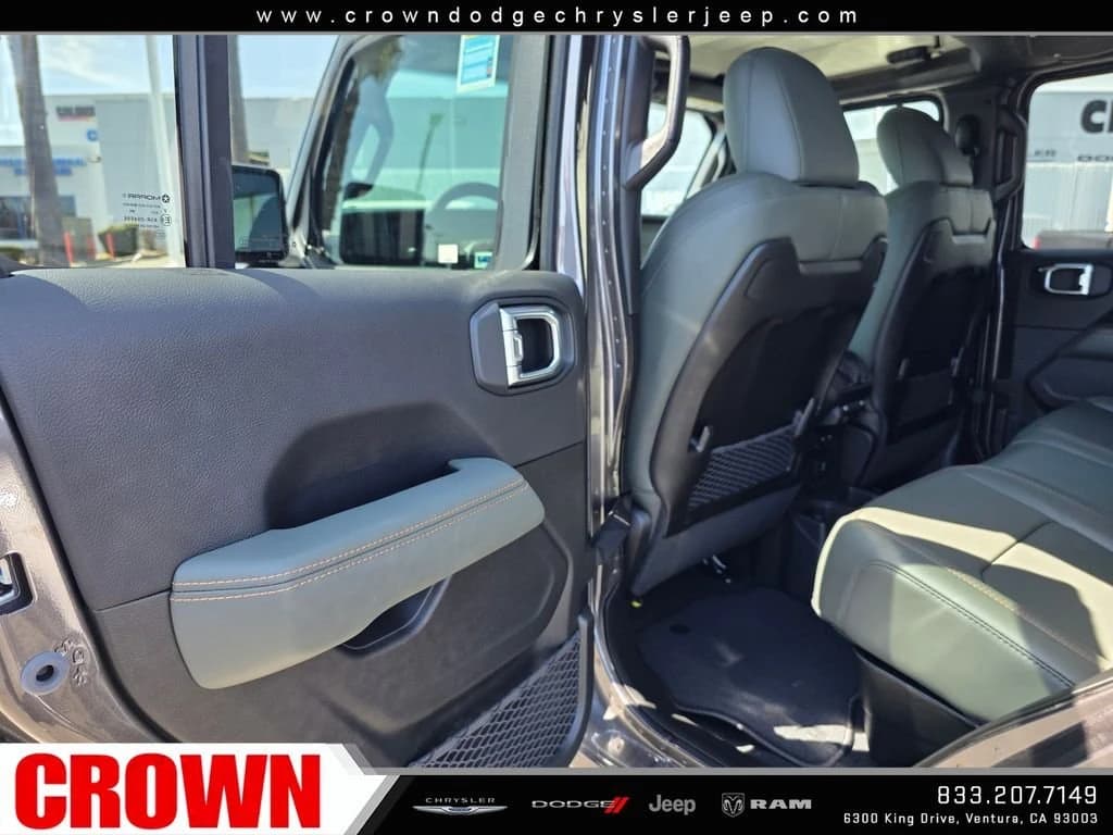 Jeep Gladiator Mojave X 4x4 2026 — side view