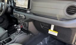 Jeep Gladiator Mojave X 4x4 2026 — side view