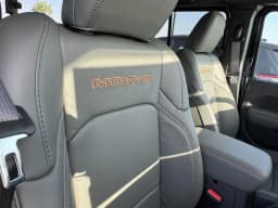 Jeep Gladiator Mojave X 4x4 2026 — side view