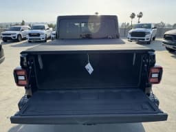 Jeep Gladiator Mojave X 4x4 2026 — side view