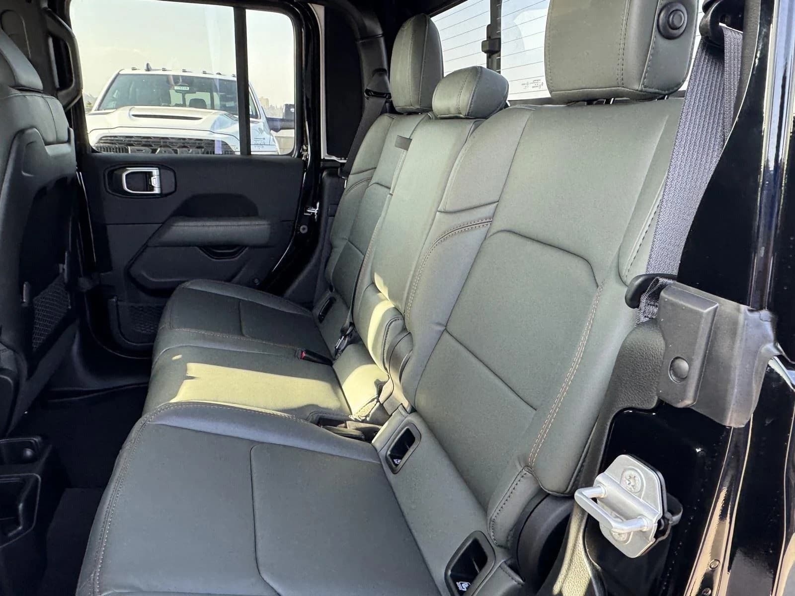 Jeep Gladiator Mojave X 4x4 2026 — side view