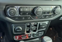 Jeep Gladiator Mojave X 4x4 2026 — side view