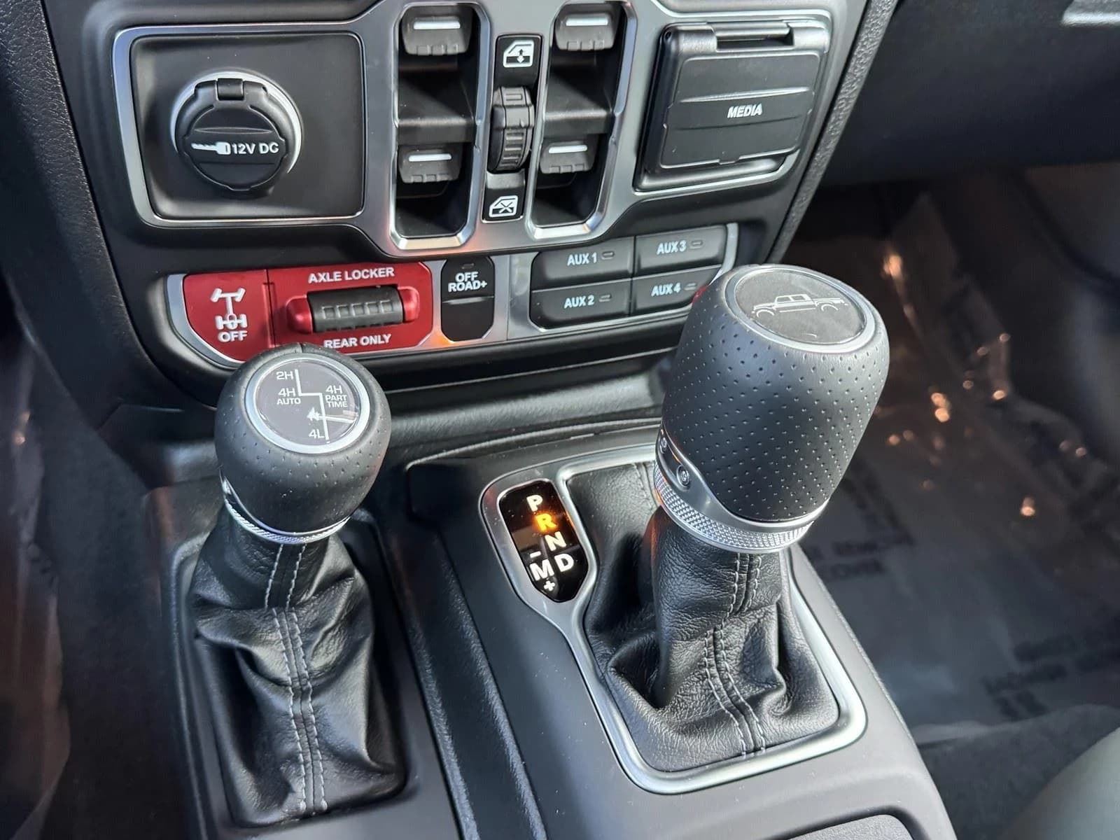 Jeep Gladiator Mojave X 4x4 2026 — side view
