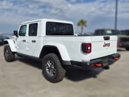 Jeep Gladiator Mojave 4x4 2026 — side view