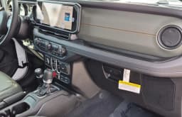 Jeep Gladiator Mojave 4x4 2026 — side view
