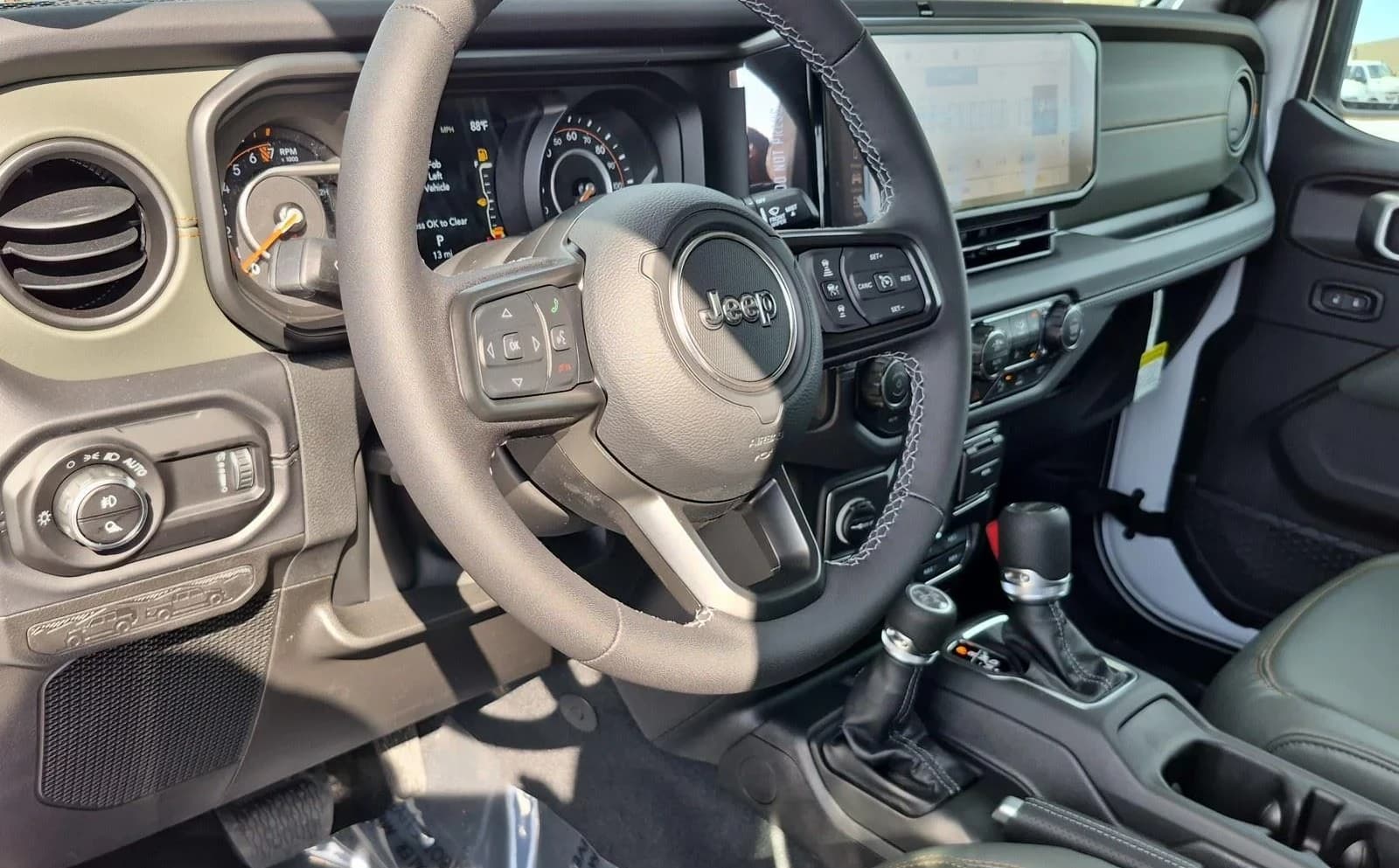 Jeep Gladiator Mojave 4x4 2026 — side view