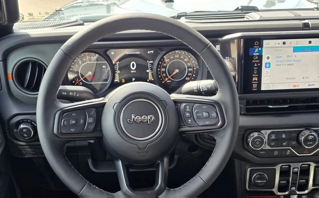 Jeep Gladiator Mojave 4x4 2026 — side view