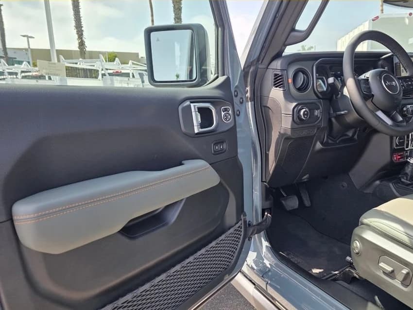 Jeep Gladiator Mojave 4x4 2026 — side view