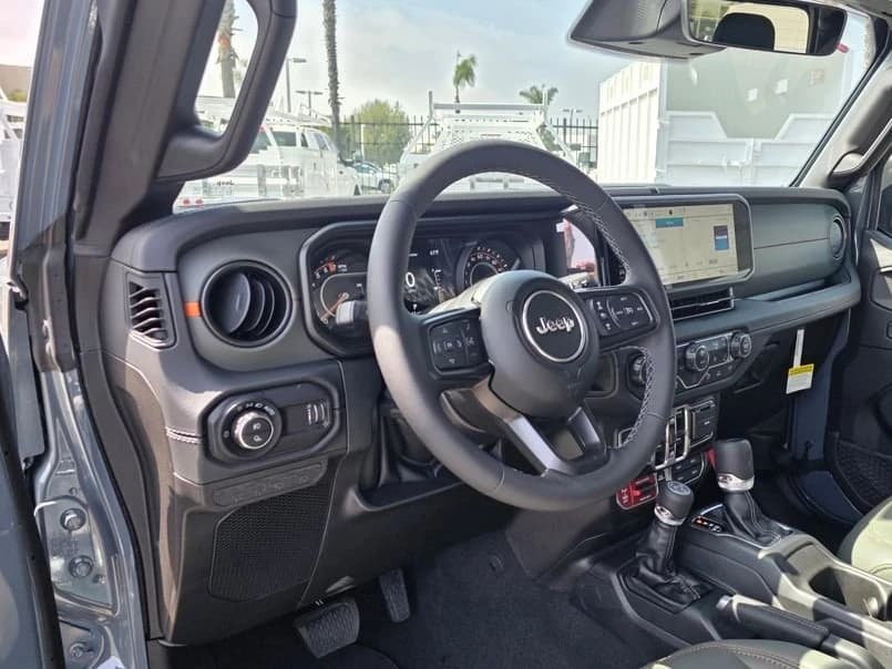 Jeep Gladiator Mojave 4x4 2026 — side view