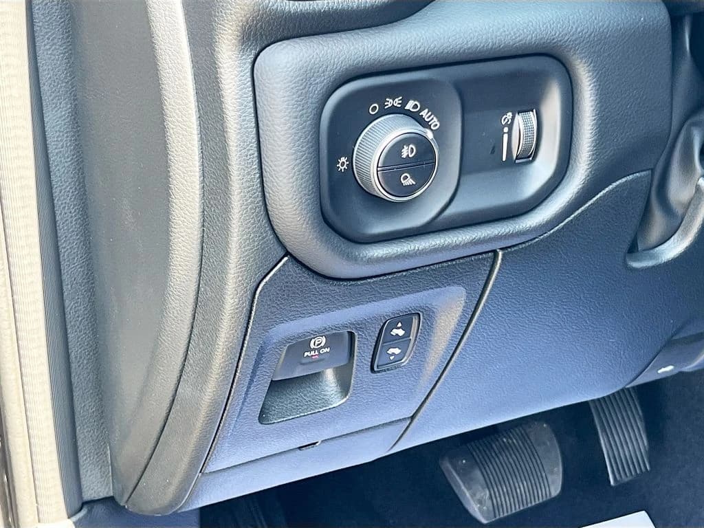 Ram 1500 Big Horn 4x2 Quad Cab 6'4" Box 2026 — side view