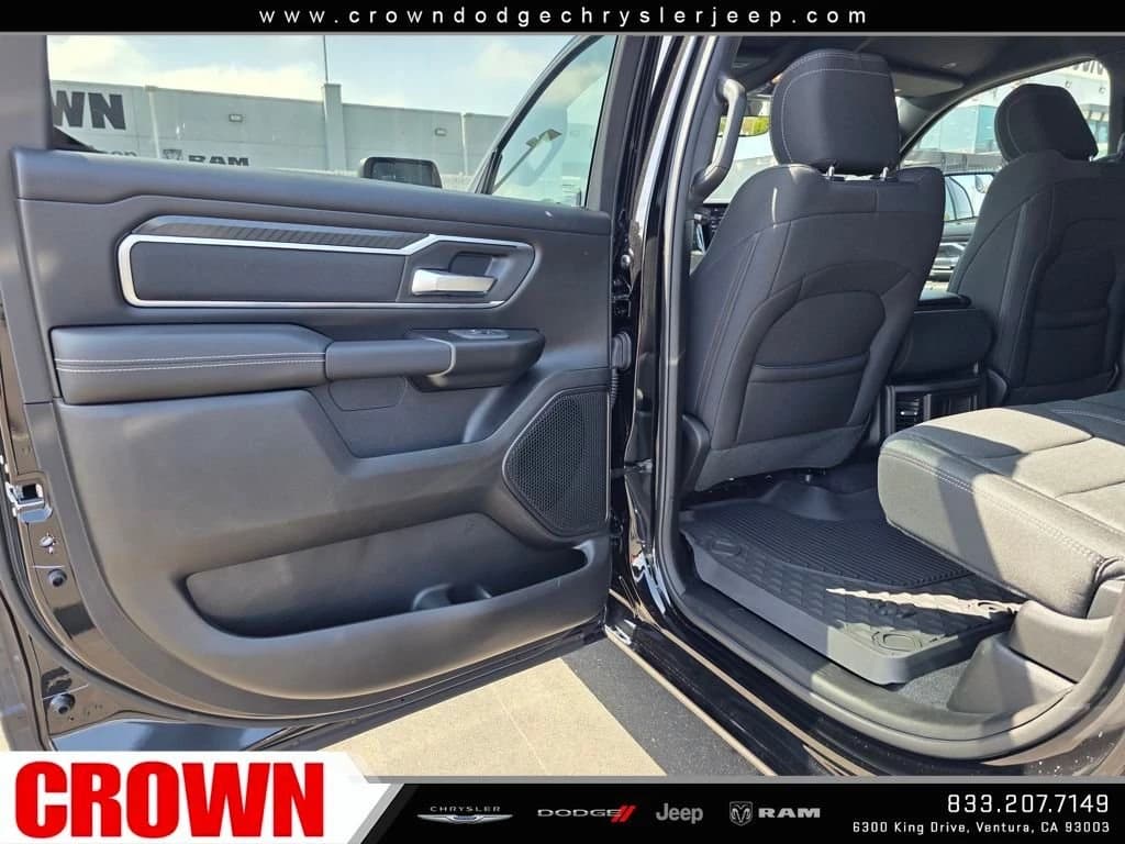 Ram 1500 Big Horn 4x2 Crew Cab 5'7" Box 2025 — side view