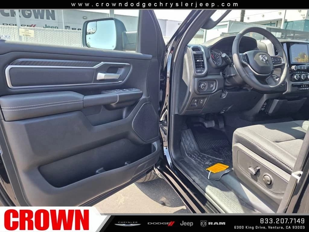 Ram 1500 Big Horn 4x2 Crew Cab 5'7" Box 2025 — side view