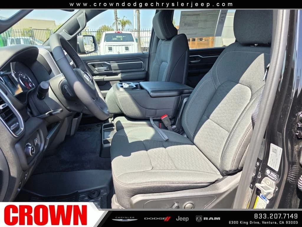 Ram 1500 Big Horn 4x2 Crew Cab 5'7" Box 2025 — side view
