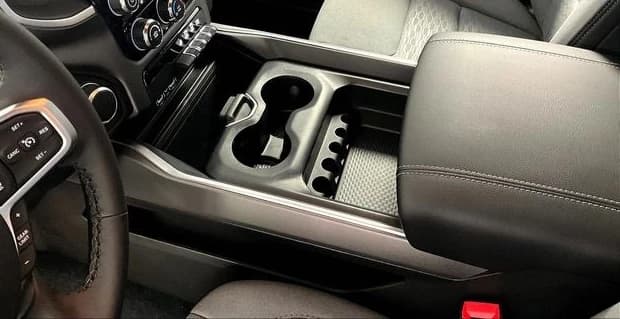 Ram 1500 Big Horn 4x4 Crew Cab 5'7" Box 2026 — side view