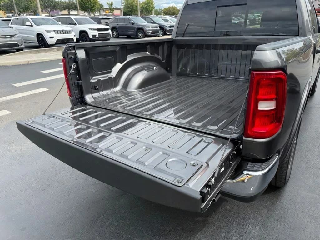 Ram 1500 Big Horn 4x4 Crew Cab 5'7" Box 2026 — side view