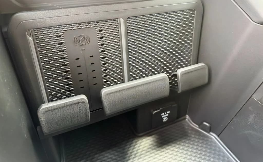 Ram 1500 Big Horn 4x4 Crew Cab 5'7" Box 2026 — side view