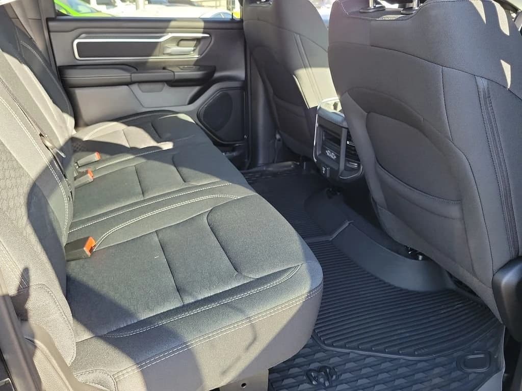 Ram 1500 Big Horn 4x4 Crew Cab 5'7" Box 2025 — side view