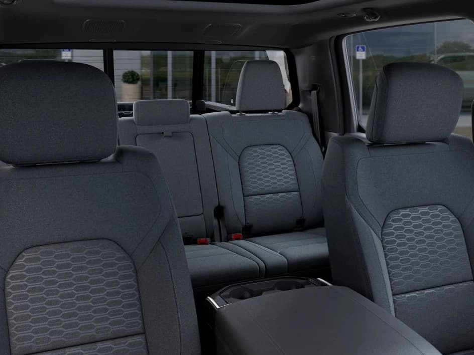 Ram 1500 Big Horn 4x4 Crew Cab 5'7" Box 2025 — side view