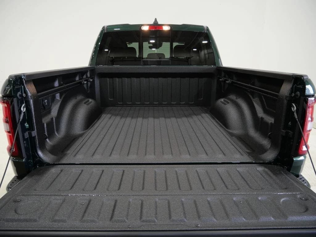 Ram 1500 Big Horn 4x4 Crew Cab 5'7" Box 2027 — side view