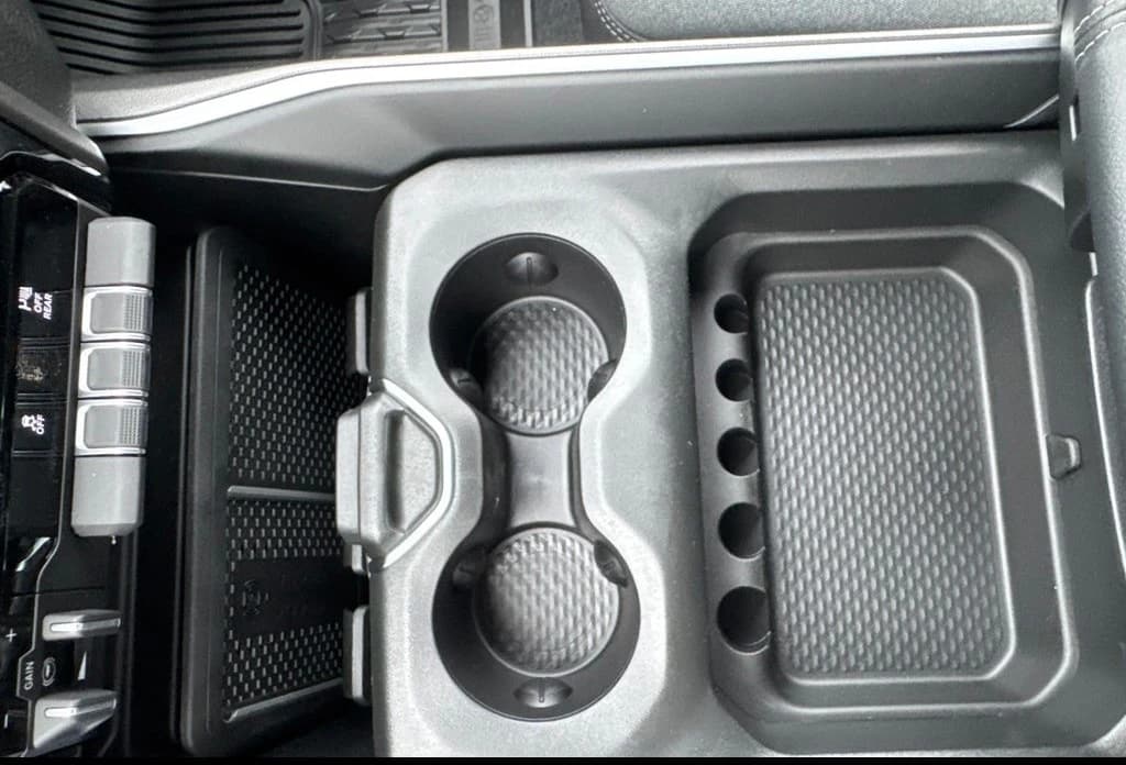 Ram 1500 Big Horn 4x4 Crew Cab 5'7" Box 2026 — side view