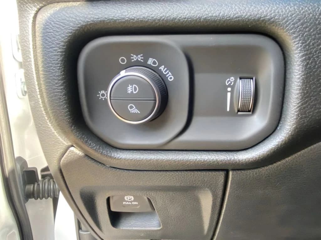 Ram 1500 Warlock 4x4 Crew Cab 5'7" Box 2026 — side view