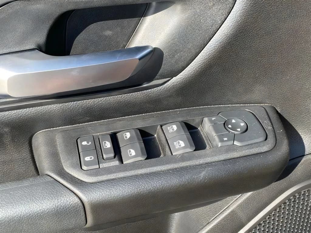 Ram 1500 Warlock 4x4 Crew Cab 5'7" Box 2026 — side view