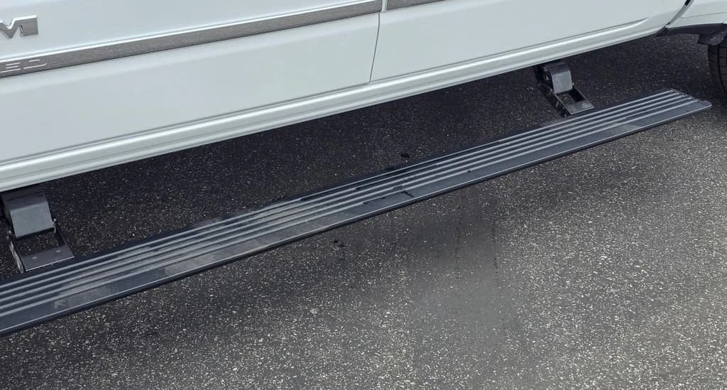 Ram 1500 Limited 4x4 Crew Cab 5'7" Box 2026 — side view