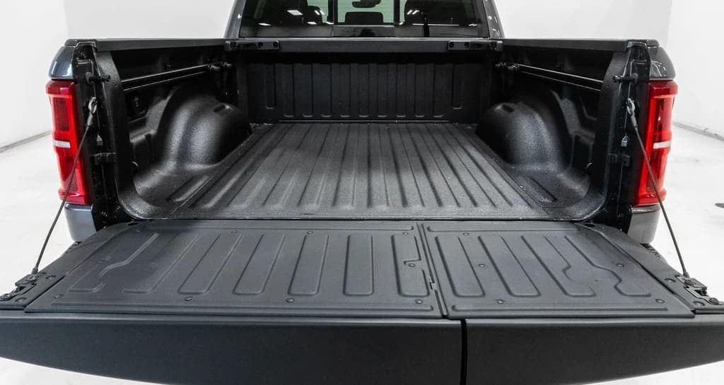 Ram 1500 Limited 4x4 Crew Cab 5'7" Box 2026 — side view