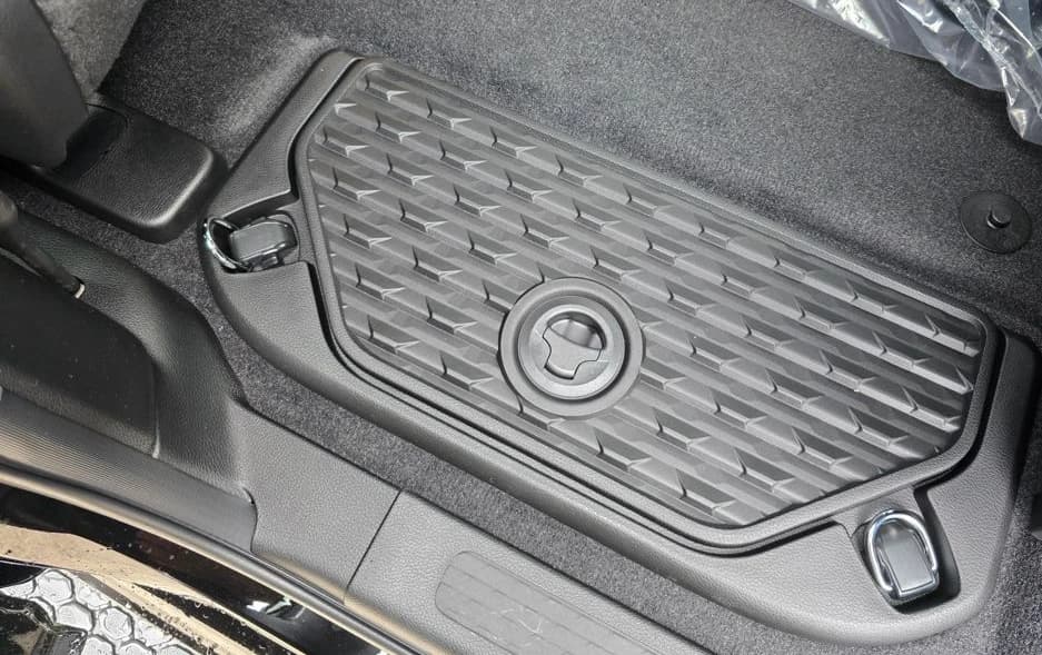 Ram 1500 Laramie 4x4 Crew Cab 5'7" Box 2026 — side view