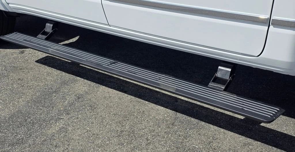 Ram 1500 Tungsten 4x4 Crew Cab 5'7" Box 2026 — side view