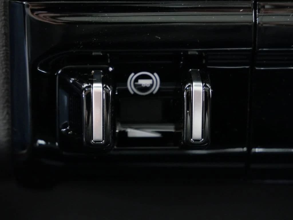 Ram 1500 Rebel 4x4 Crew Cab 5'7" Box 2027 — side view