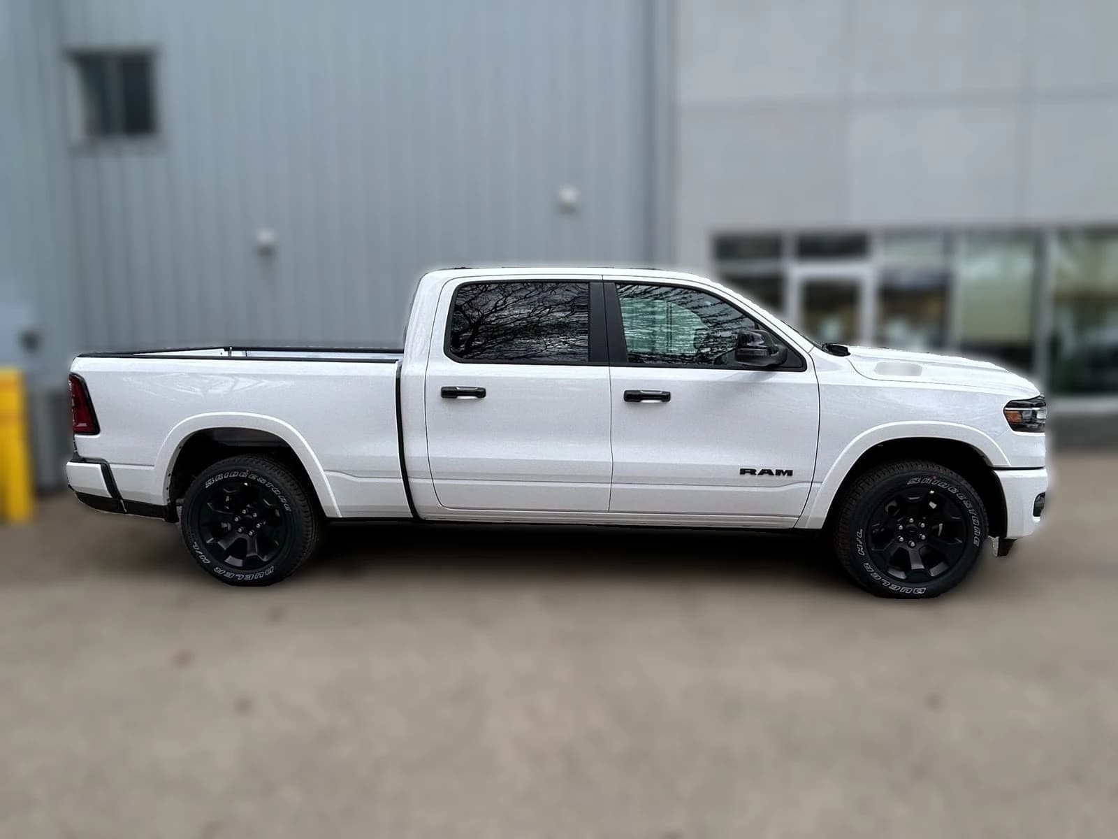 Ram 1500 Big Horn 4x4 Crew Cab 6'4" Box 2026 — side view