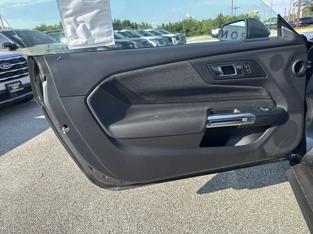 Ford Mustang EcoBoost Fastback 2026 — side view