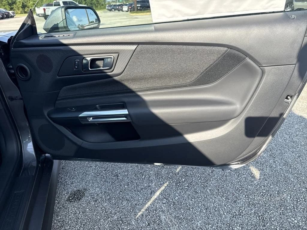 Ford Mustang EcoBoost Fastback 2026 — side view