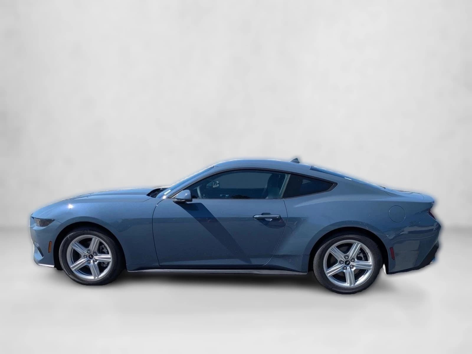 Ford Mustang EcoBoost Fastback 2026 — side view
