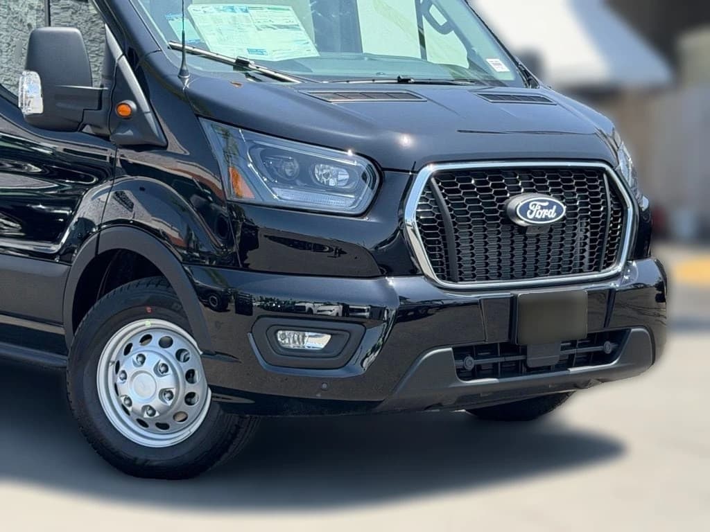 Ford Transit Passenger Wagon XLT T-350 HD 148" EL High Roof DRW AWD 2026 — side view