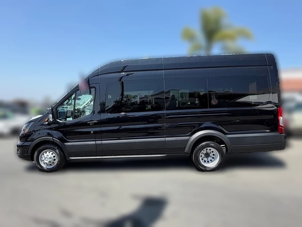Ford Transit Passenger Wagon XLT T-350 HD 148" EL High Roof DRW AWD 2026 — side view