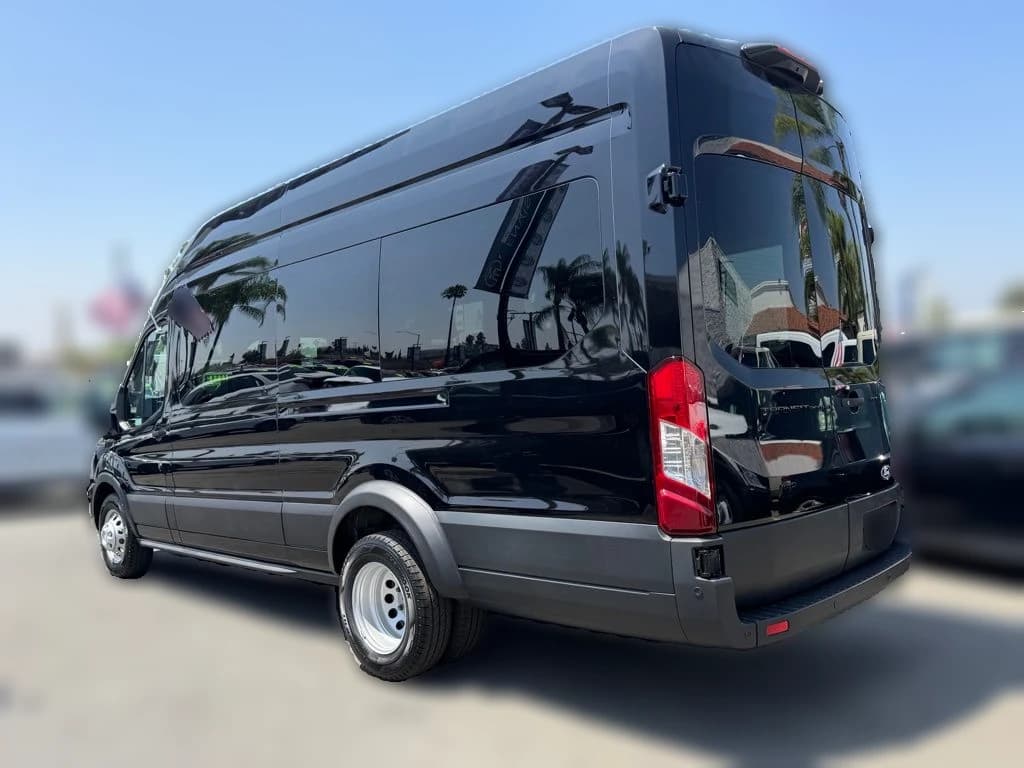 Ford Transit Passenger Wagon XLT T-350 HD 148" EL High Roof DRW AWD 2026 — side view