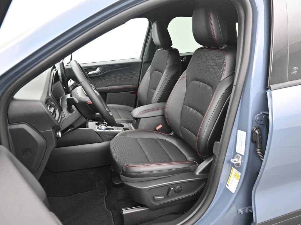 Ford Escape ST-Line FWD 2025 — side view