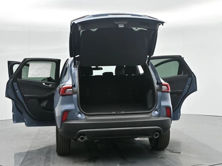 Ford Escape ST-Line FWD 2025 — side view