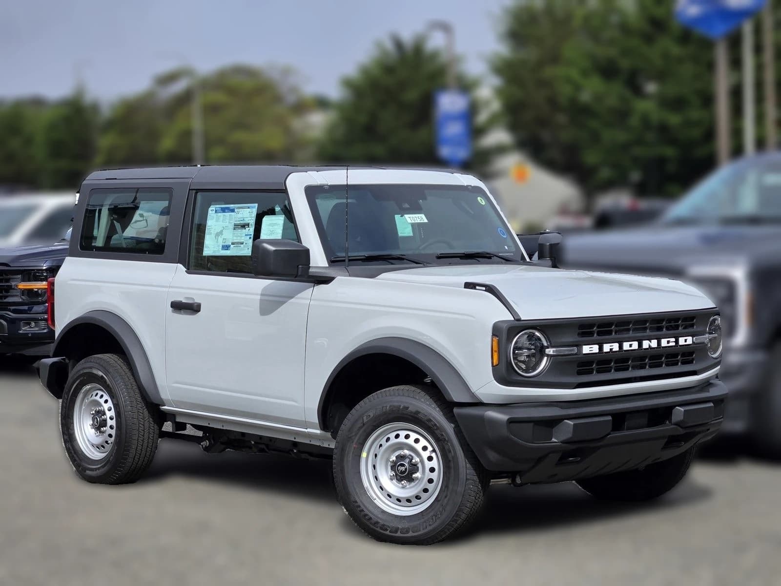 Ford Bronco Base 2 Door 4x4 2026 — side view